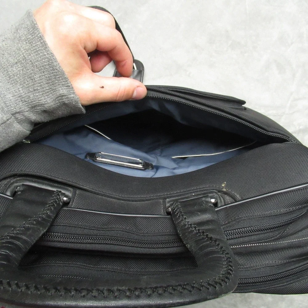 Tumi Arrive‎ Briefcase Bag Unisex One Size Black Kennedy Deluxe Brief Trim